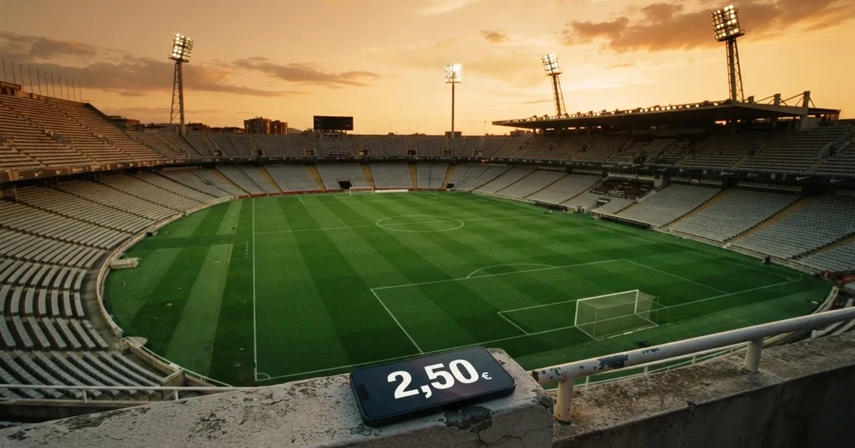 Un estadio de fútbol vacío con torres de iluminación al atardecer